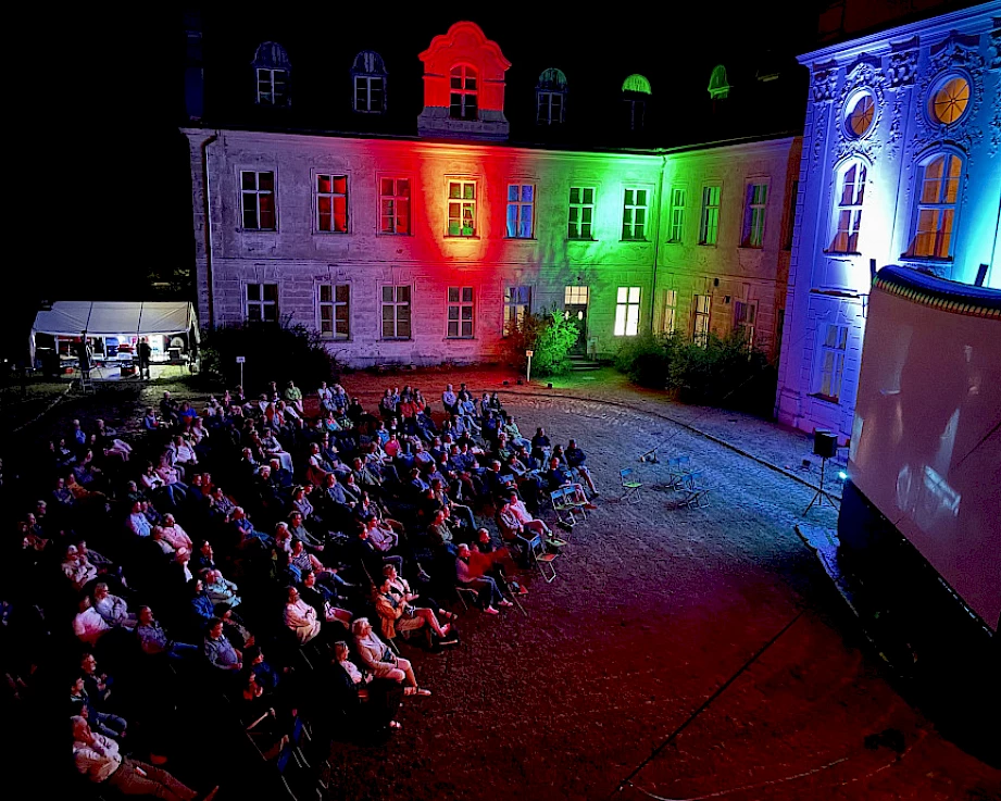 Open Air Kino am Schloss F&uuml;rstenberg war voller Erfolg!