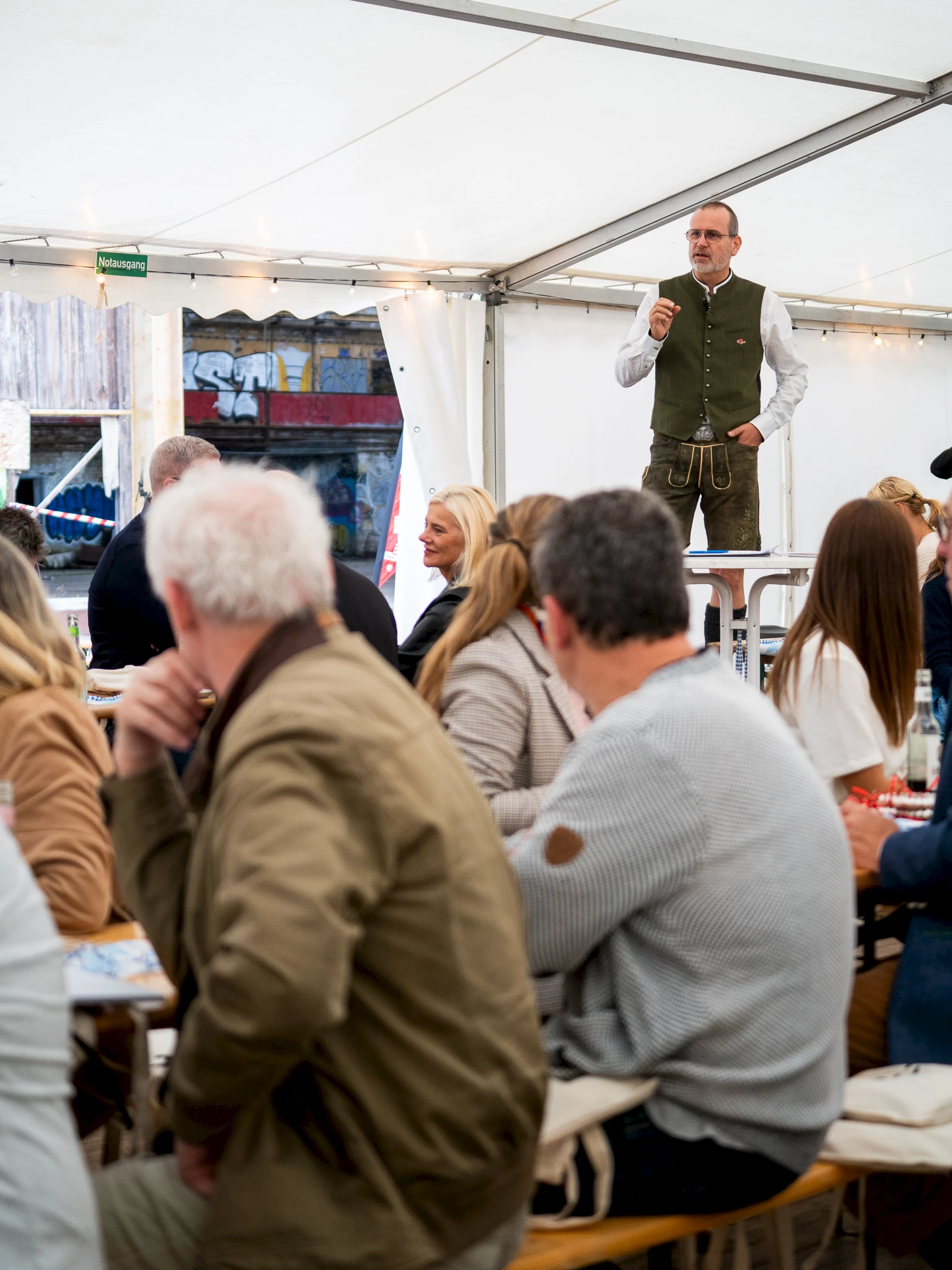Brezn, Bier & Business &ndash; Oktoberfestlicher Auftakt f&uuml;r die Endmontagehalle in BUC-36&reg;