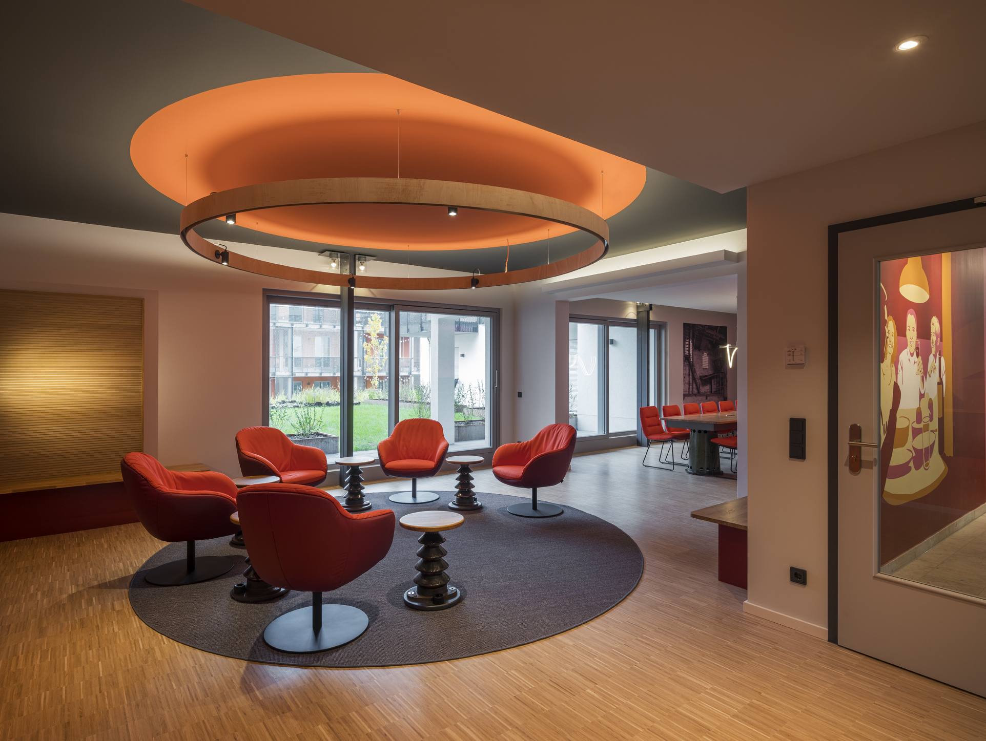 Gemeinschaft, die leuchtet: Willkommen in NEON im Leuchtgaswerk N°1®